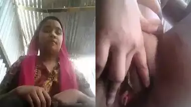 Muslim Village Girl Showing Her Plump Pussy desi porn video