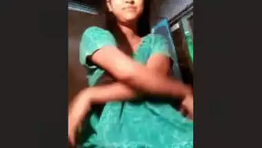 Choot Boobs - Cute Desi College Girl Shows Her Tender Boobs Bushy Choot desi porn video