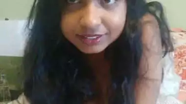 Sannayxxx - Teen Indian Pulls Her Violet T Shirt Up And Shows Off Xxx Boobs desi porn  video