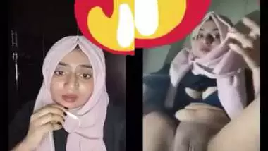 Muslim Hijab Girls Boobs Press In Park indian amateur sex on Indiansexy.me